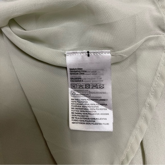 H&M Pleated Blouse Women's Size Medium Light Green Sage Sleeveless‎ Flowy A-Line - Picture 8 of 9